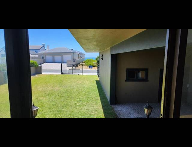 4 BEDROOM HOUSE FOR SALE IN KLEINBAAI
